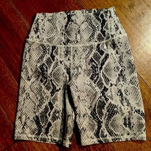 Alo yoga bike shorts XS